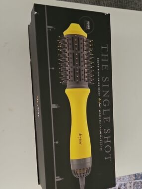 Drybar The Single Shot Round Blow Dryer Brush in Yellow and Gray
